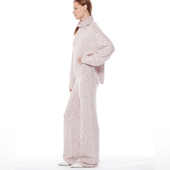 New gracia set size large, sweater set - Picture 9 of 9